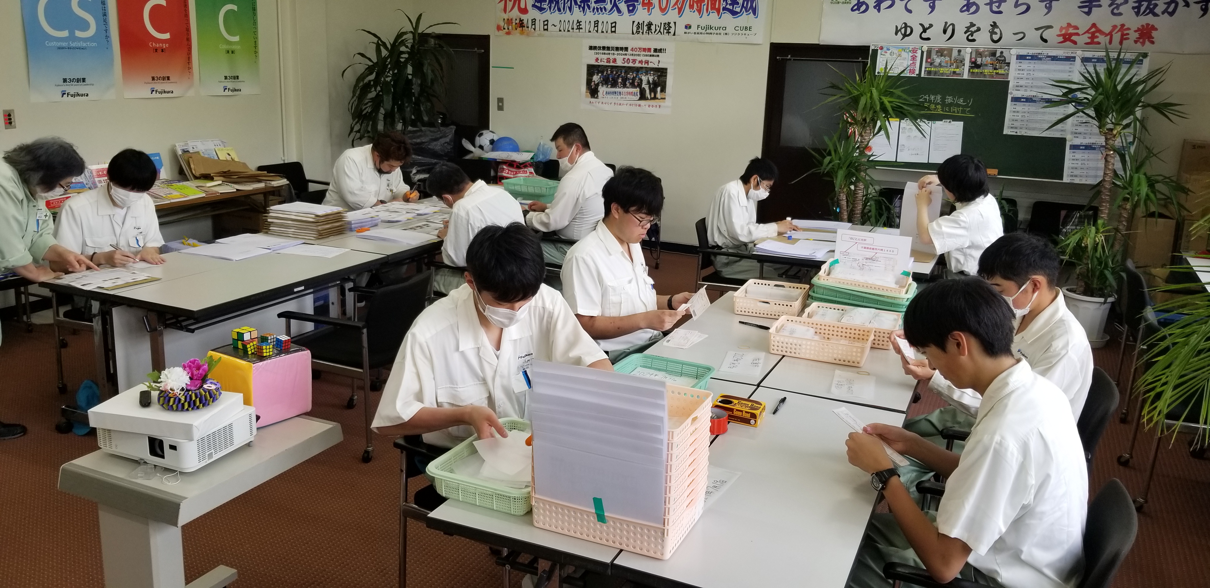 作業の様子</strong>