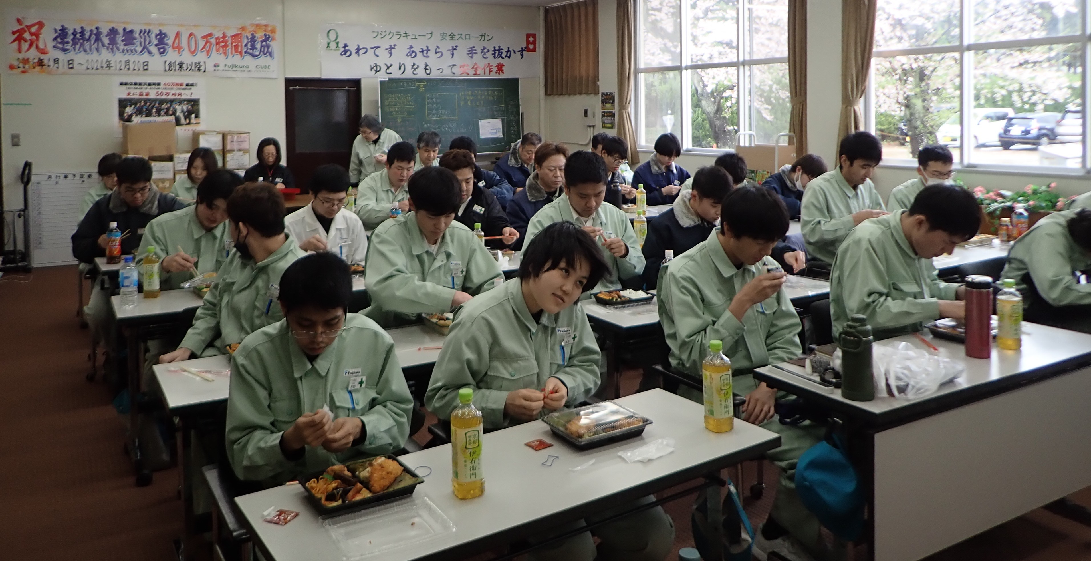 お花見昼食会開催</strong>